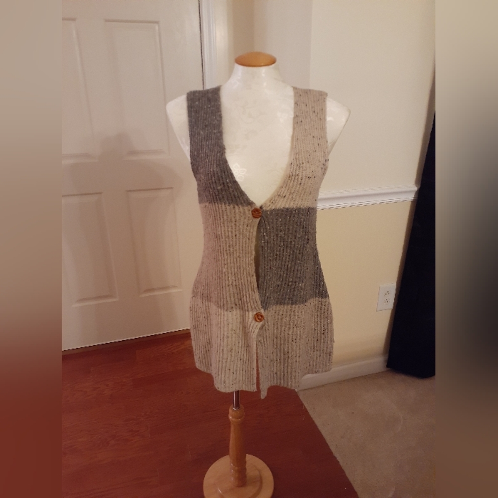NOTHING Like a Sqeezw Sweater Vest